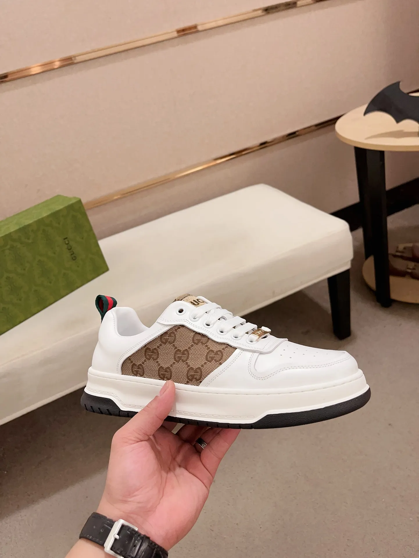 Men's clothing and shoes💰:400💰 (GUCCI) The latest model from the official website 🎁🎁Casual and fashionable men's shoes👟, hot style 💥The version is simple and elegant, exclusive for trendy men. Unique official website latest brand elements 👑Gucci original decoration, fashionable and generous, the fabric is original cowhide ✅sheepskin lining, the official website specifies wear-resistant casual outsole, the classic model is taken in kind at the counter🎬38-44 (45 is not returned or exchanged)
